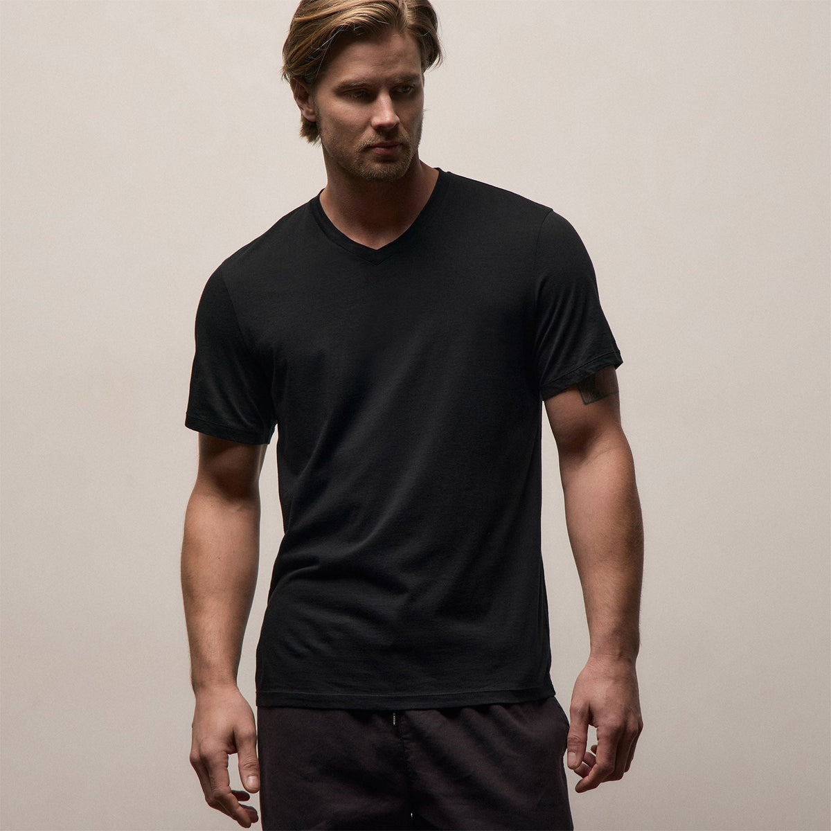 Lot de 3 tee-shirts col V en jersey – Noir/Blanc/Bleu marine