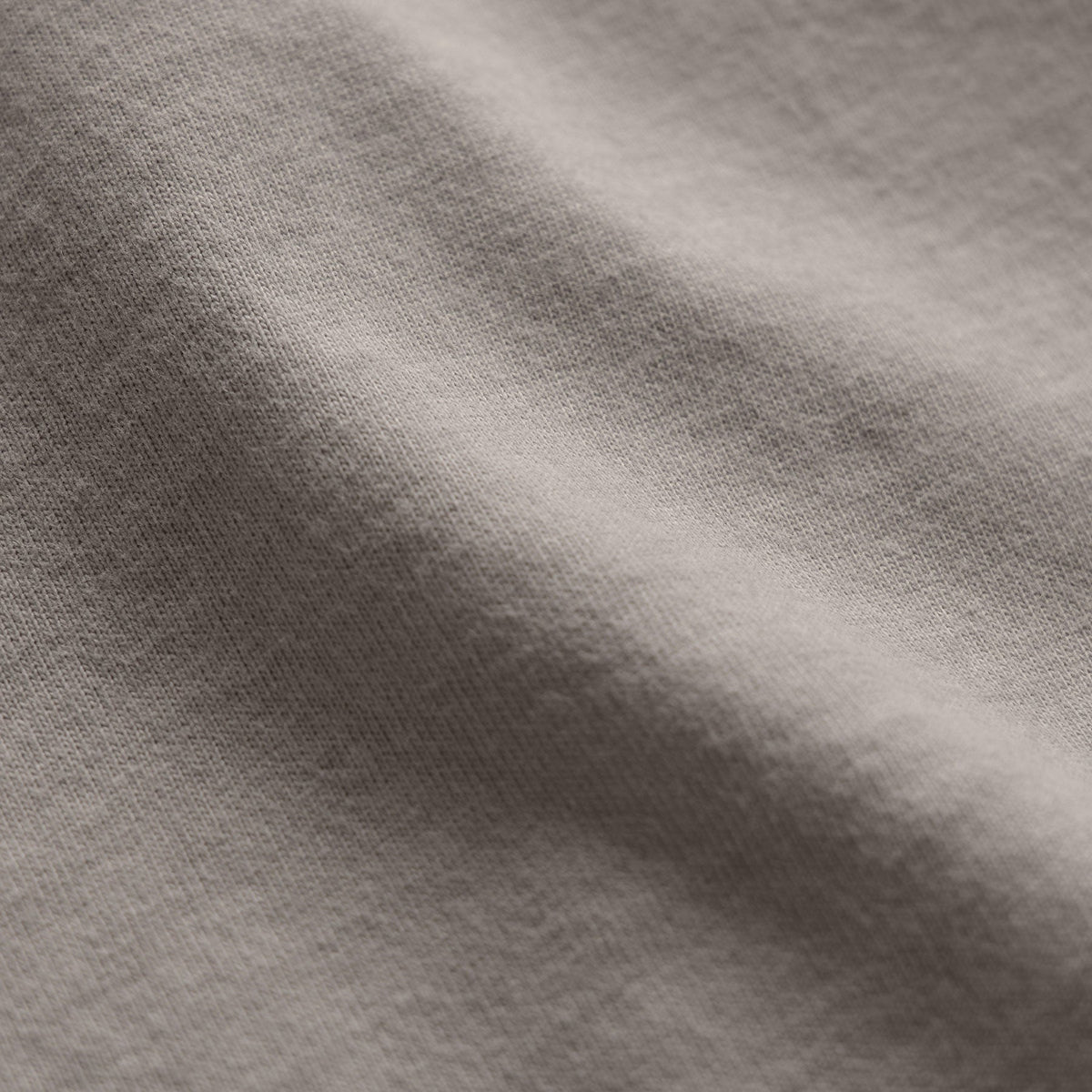 Polo en jersey suédé – Pigment brumeux